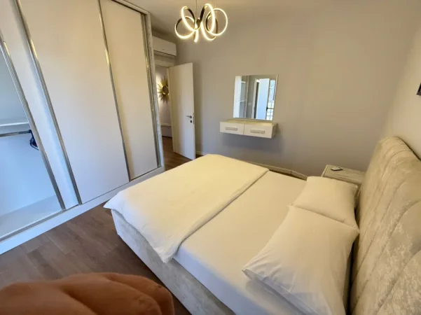 Tirane, jepet me qera apartament 2+1 Kati 4, 100 m² 900 € (rruga e barrikadave)