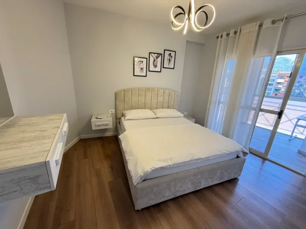 Tirane, jepet me qera apartament 2+1 Kati 4, 100 m² 900 € (rruga e barrikadave)