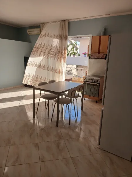 Tirane, jepet me qera apartament 1+1+Ballkon Kati 2, 90 m² 450 € 