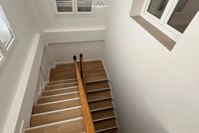 Tirane, jepet me qera Vile Kati 2, 360 m² 9.000 € (Rruga e Elbasanit)