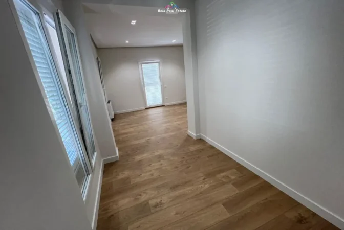 Tirane, jepet me qera Vile Kati 2, 360 m² 9.000 € (Rruga e Elbasanit)