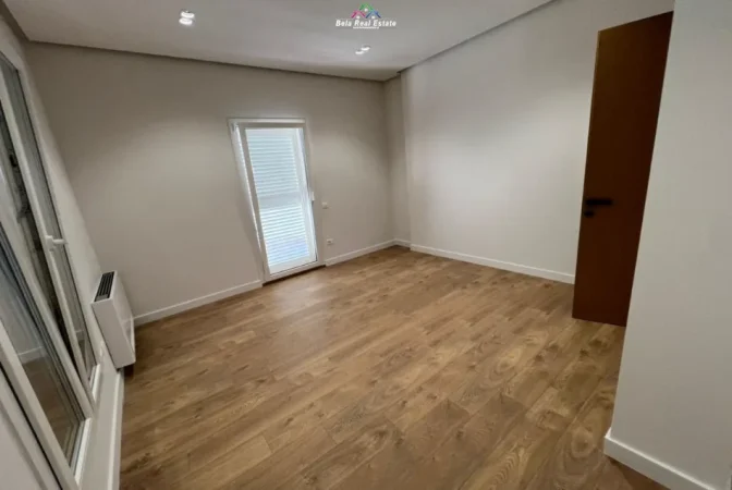 Tirane, jepet me qera Vile Kati 2, 360 m² 9.000 € (Rruga e Elbasanit)