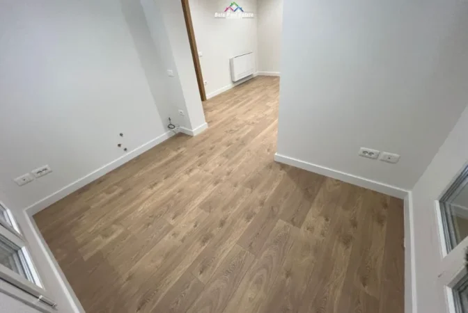 Tirane, jepet me qera Vile Kati 2, 360 m² 9.000 € (Rruga e Elbasanit)