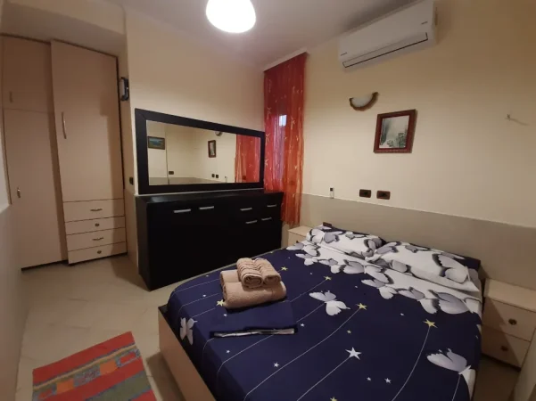 Tirane, jepet me qera apartament 1+1+Ballkon Kati 2, 61 m² 410 € (Rruga gjon mili)