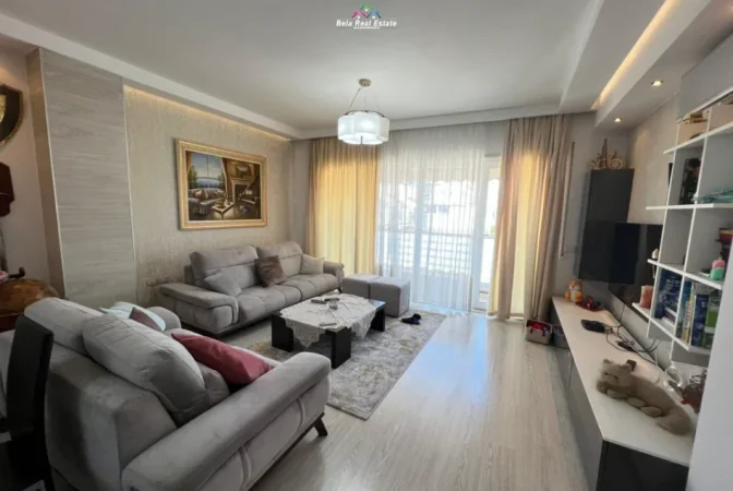 Tirane, jepet me qera apartament 2+1 Kati 7, 135 m² 1050 € (pazari i ri)