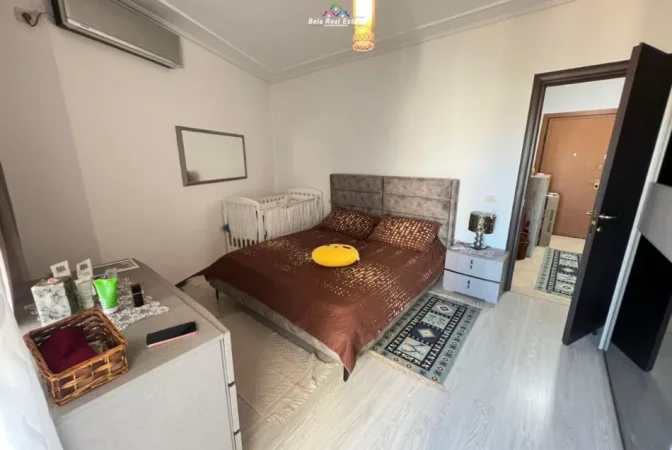 Tirane, jepet me qera apartament 2+1 Kati 7, 135 m² 1050 € (pazari i ri)