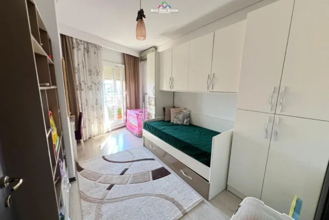 Tirane, jepet me qera apartament 2+1 Kati 7, 135 m² 1050 € (pazari i ri)
