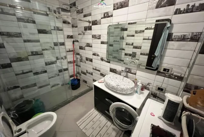 Tirane, jepet me qera apartament 2+1 Kati 7, 135 m² 1050 € (pazari i ri)