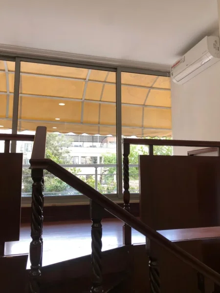 Tirane, jepet me qera ambjent biznesi Kati 2, 70 m² 1.500 € (Tirane)