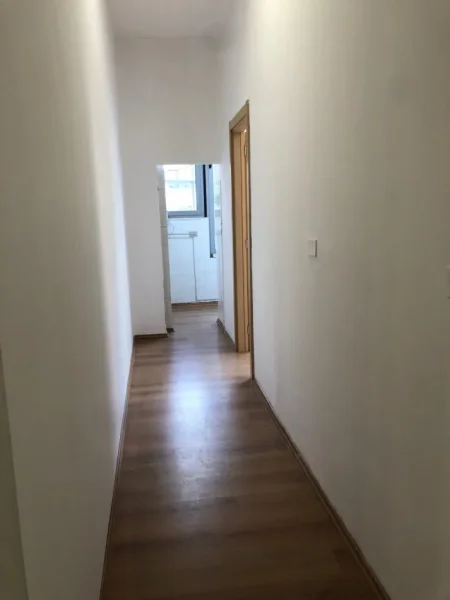 Tirane, jepet me qera ambjent biznesi Kati 2, 70 m² 1.500 € (Tirane)