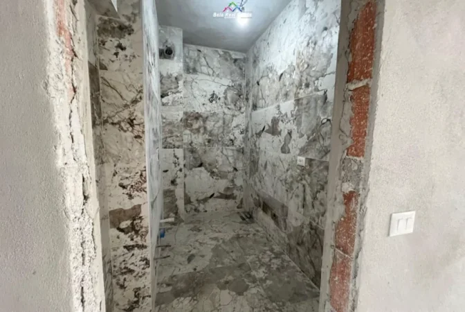 Tirane, jepet me qera zyre Kati 10, 130 m² 730 € (river residenc)