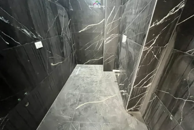 Tirane, jepet me qera zyre Kati 10, 130 m² 730 € (feiz himzo)
