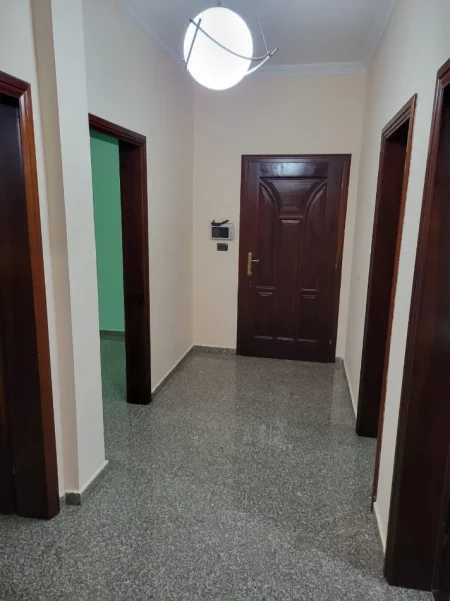 Tirane, jepet me qera Vile 2+1 Kati 2, 102 m² 430 € (shkoze)