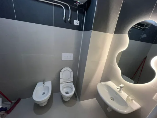 Tirane, jepet me qera zyre Kati 4, 140 m² 840 € (astir)