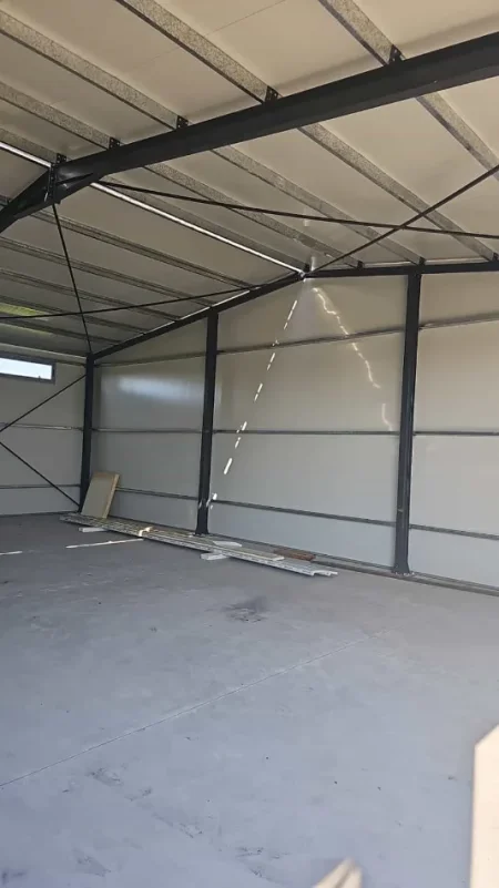 Tirane, jepet me qera magazine Kati 0, 210 m² 950 € (afer univers city)