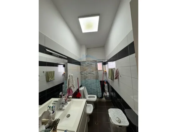 Tirane, shitet apartament 2+1 Kati 1, 104 m² 196.998 € (Unaza e Re)