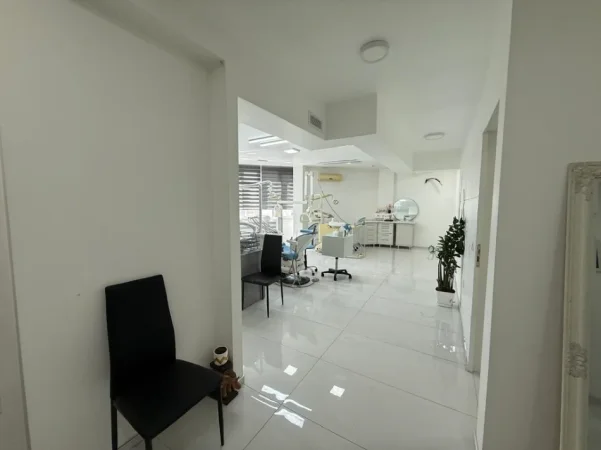 Tirane, shitet ambjent biznesi Kati 1, 74 m² 275.000 € (Zogu i Zi)
