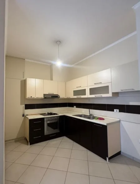 Tirane, shitet apartament 1+1 , 72 m² 210.000 € 