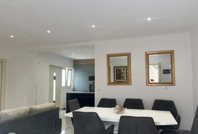 Tirane, jepet me qera apartament 2+1 Kati 1, 80 m² 550 € (Siri Kodra)