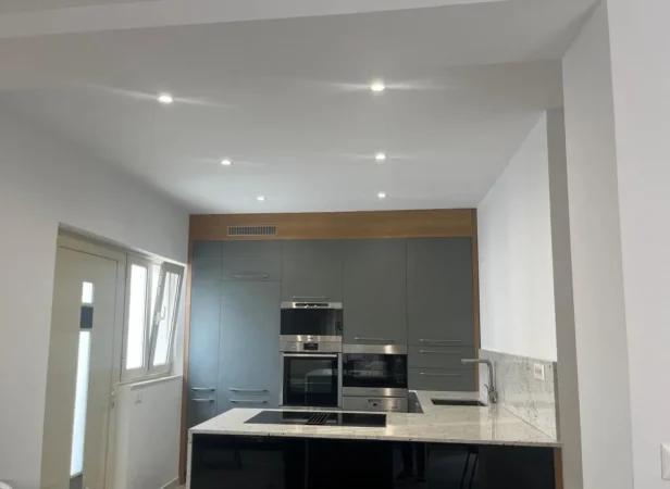 Tirane, jepet me qera apartament 2+1 Kati 1, 80 m² 550 € (Siri Kodra)