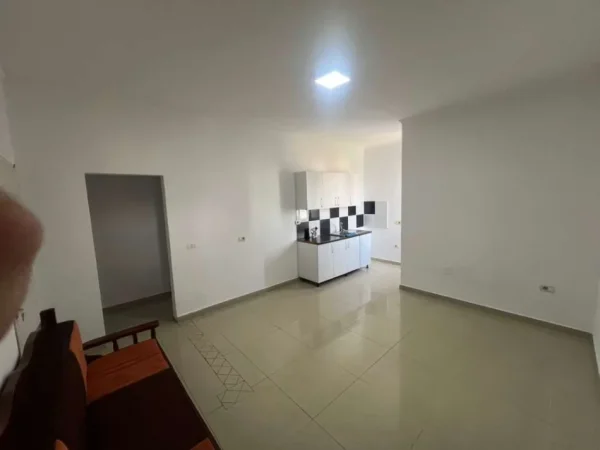 Tirane, jepet me qera apartament 1+1 Kati 4, 40 m² 250 € (Don Bosko)