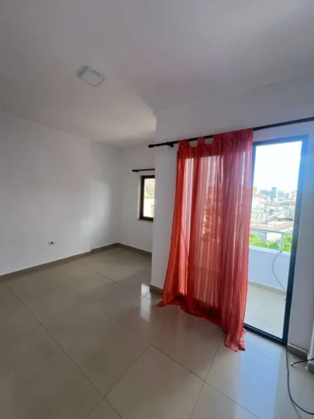 Tirane, jepet me qera apartament 1+1 Kati 4, 40 m² 250 € (Don Bosko)
