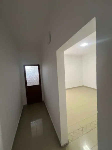 Tirane, jepet me qera apartament 1+1 Kati 4, 40 m² 250 € (Don Bosko)
