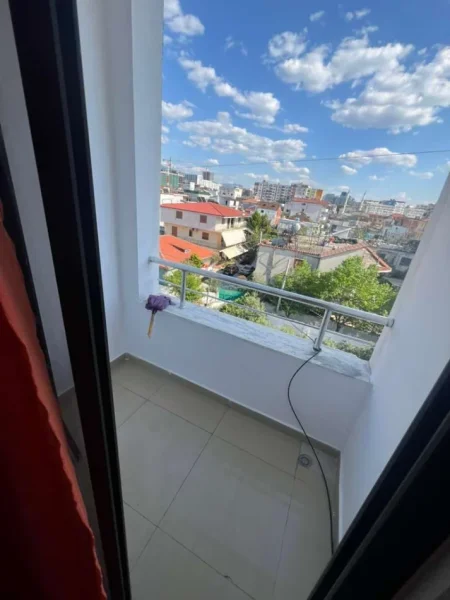 Tirane, jepet me qera apartament 1+1 Kati 4, 40 m² 250 € (Don Bosko)