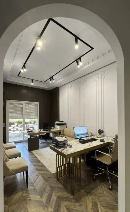 Tirane, jepet me qera ambjent biznesi Kati 7, 55 m² 650 € (Rruga e Kavajës)