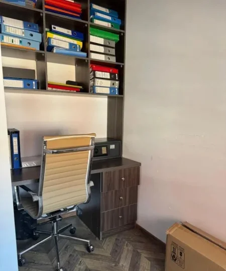 Tirane, jepet me qera ambjent biznesi Kati 7, 55 m² 650 € (Rruga e Kavajës)