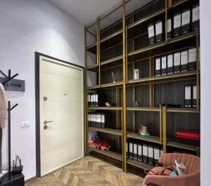 Tirane, jepet me qera ambjent biznesi Kati 7, 55 m² 650 € (Rruga e Kavajës)