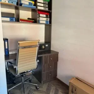 Tirane, jepet me qera ambjent biznesi Kati 7, 55 m² 650 € (Rruga e Kavajës)