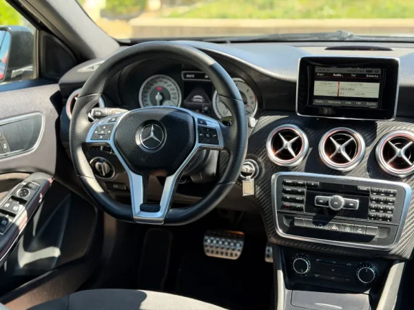 MERCEDES - BENZ A class 180 NAFTE 👉 2015 👈 AUTOMATIKE - AMG line 10.900 €