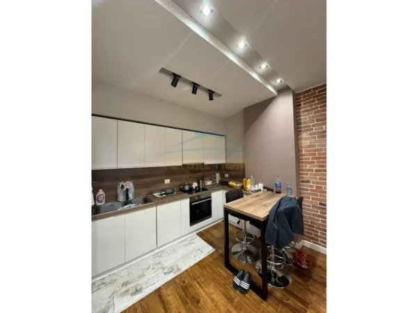Tirane, shitet apartament 2+1+Ballkon Kati 1, 102 m² 197.000 € (Unaza e Re)