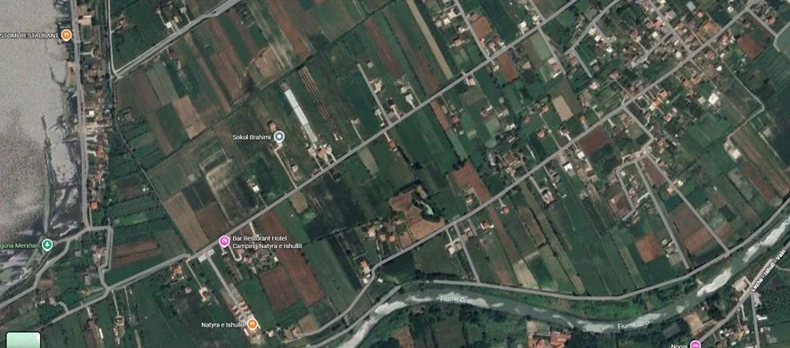 Shitet toke Ishull Shëngjin, Lezhë