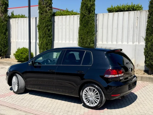 VOLKSWAGEN GOLF VI - 2.0 NAFTE 👉 2010 👈 kambio AUTOMATIKE - EUROPE 6.850 €