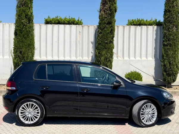 VOLKSWAGEN GOLF VI - 2.0 NAFTE 👉 2010 👈 kambio AUTOMATIKE - EUROPE 6.850 €