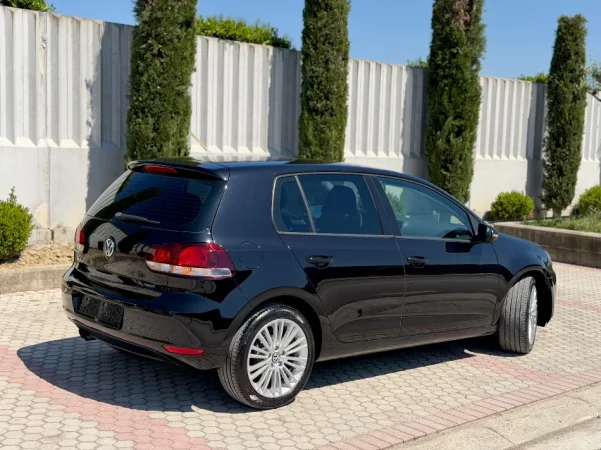 VOLKSWAGEN GOLF VI - 2.0 NAFTE 👉 2010 👈 kambio AUTOMATIKE - EUROPE 6.850 €