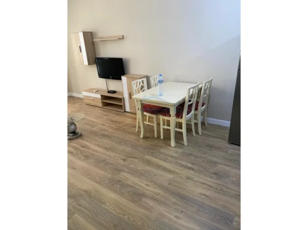 Tirane, jepet me qera apartament 2+1+Ballkon Kati 2, 87 m² 600 € (Brryli)