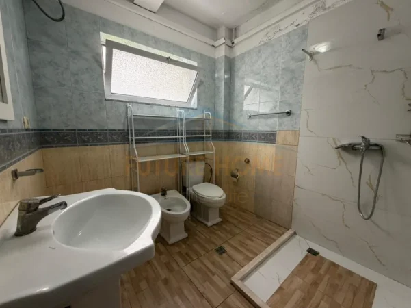 Tirane, jepet me qera apartament duplex Dublex Kati 2, 90 m² 600 € (Kodra e Diellit)