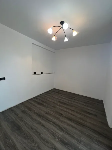 Tirane, shes apartament 2+1+Ballkon Kati 6, 90 m² 189.000 € (Ish-Fusha e Aviacionit)