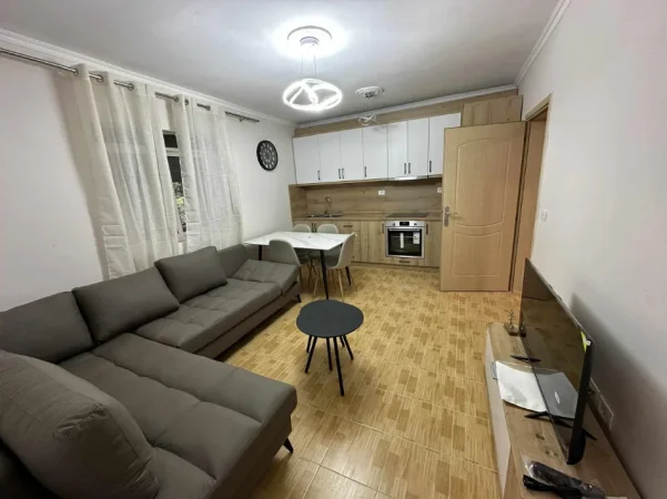 Tirane, jepet me qera apartament 2+1+Aneks+Ballkon Kati 1, 89 m² 500 € (rruga Kongresi i Manastirit Tirane.)