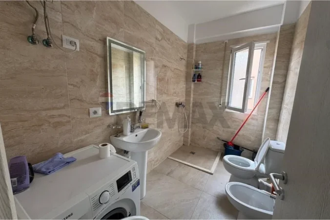 Shitet apartament 2+1 Kati 3, Gjiri Lalzit, Durres