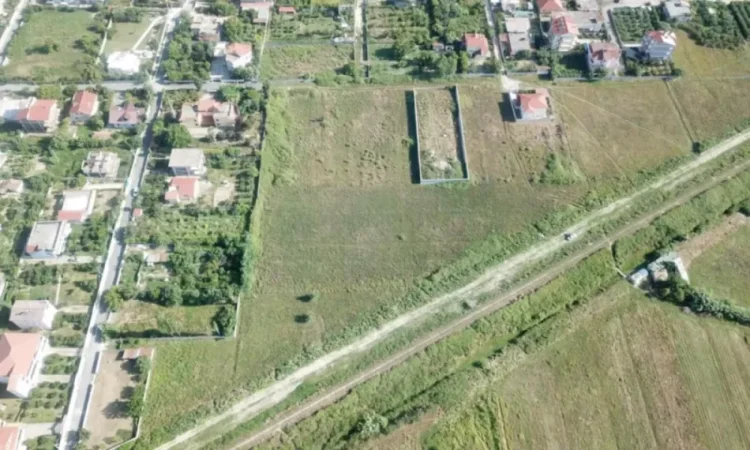 Fier, shes toke , 8.500 m² 