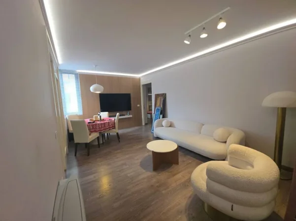 Tirane, jepet me qera apartament 3+1+Ballkon Kati 2, 1.500 € 