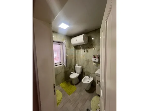 Tirane, shitet apartament 2+1+Ballkon Kati 4, 106 m² 284.000 € (Rruga e Kavajes)