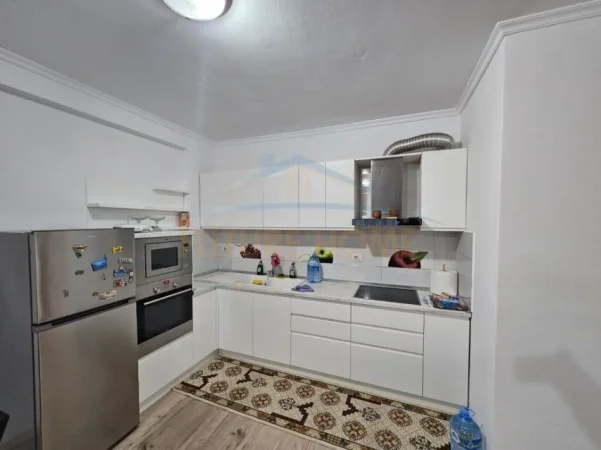 Tirane, jepet me qera apartament 2+1+Ballkon Kati 3, 73 m² 650 € (21 Dhjetori)