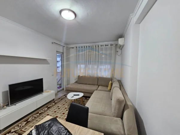Tirane, jepet me qera apartament 2+1+Ballkon Kati 3, 73 m² 650 € (21 Dhjetori)