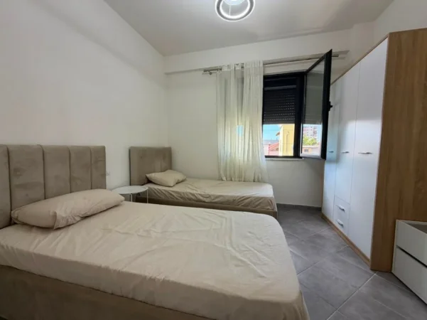 Tirane, jepet me qera apartament 2+1+Ballkon Kati 1, 93 m² 750 € (Jordan Misja)