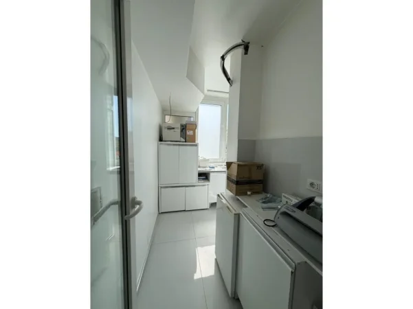 Tirane, shes ambjent biznesi Kati 1, 74 m² 275.000 €